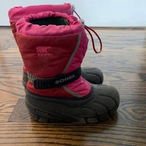 Girls Sorel Winter Boots. 13